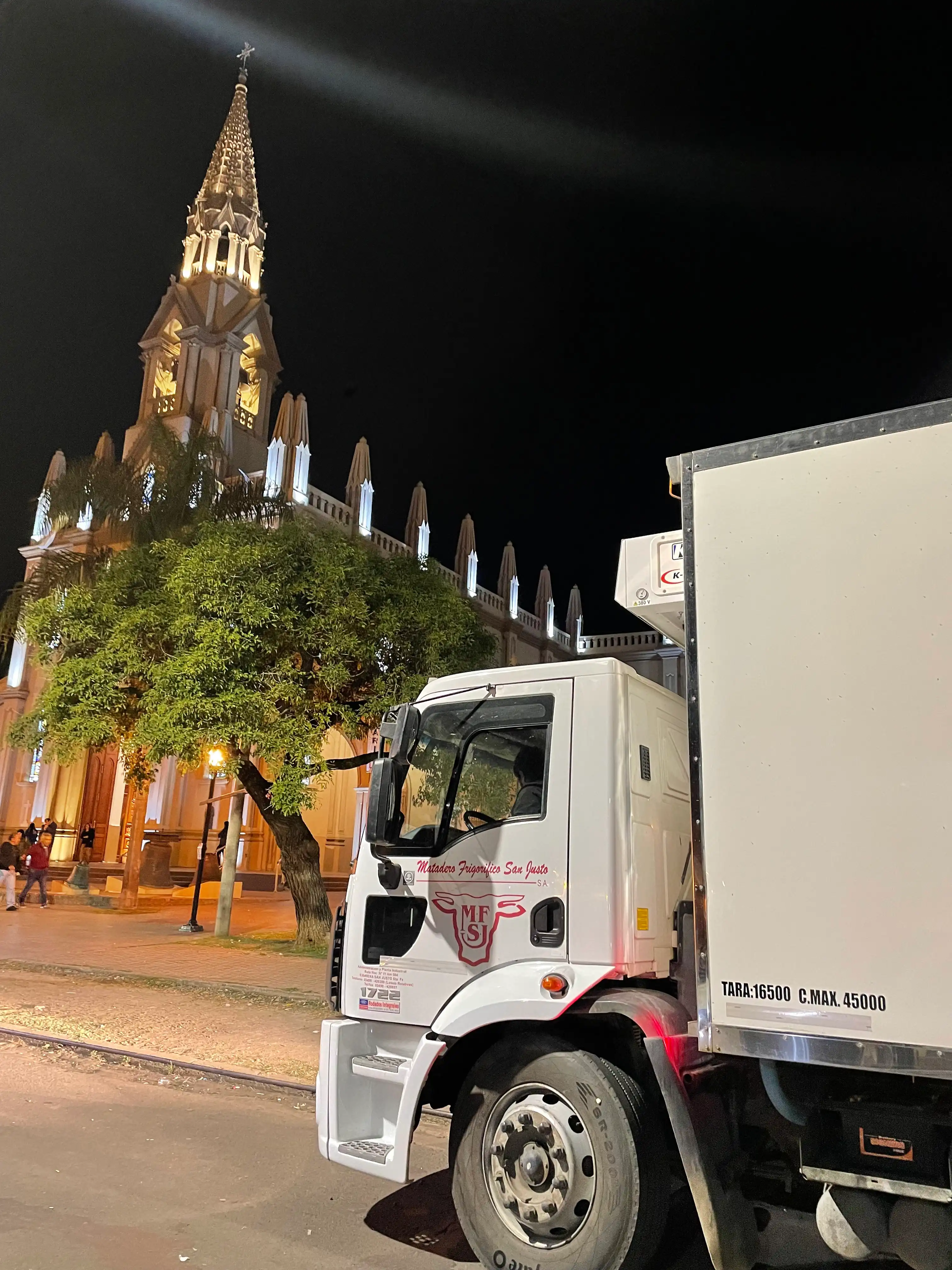 Camion de Matadero en la Noche